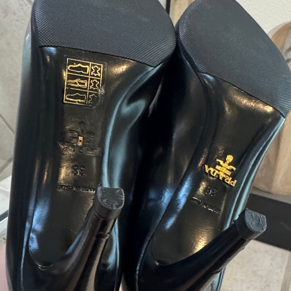 Prada Black Patent Leather Heels with Bow Size 38 - Picture 9 of 11